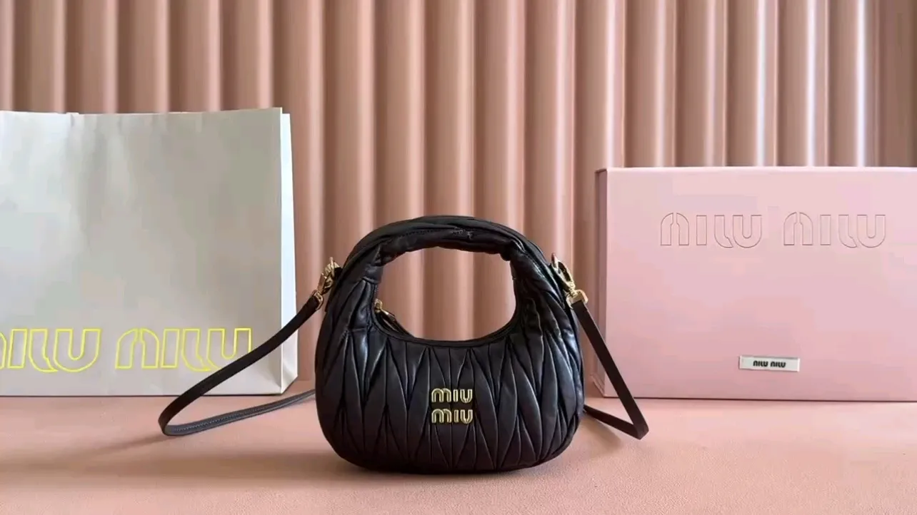 💋💋💋 Equipped with a full set of packaging at the counter [Super Grade Hardware Original Leather] Wander Matelasse Sheep Leather Hobo Mini Handbag/Crossbody Bag～Sheepskin Size: W17.5×H14×D5.5cm Number: 5BP156