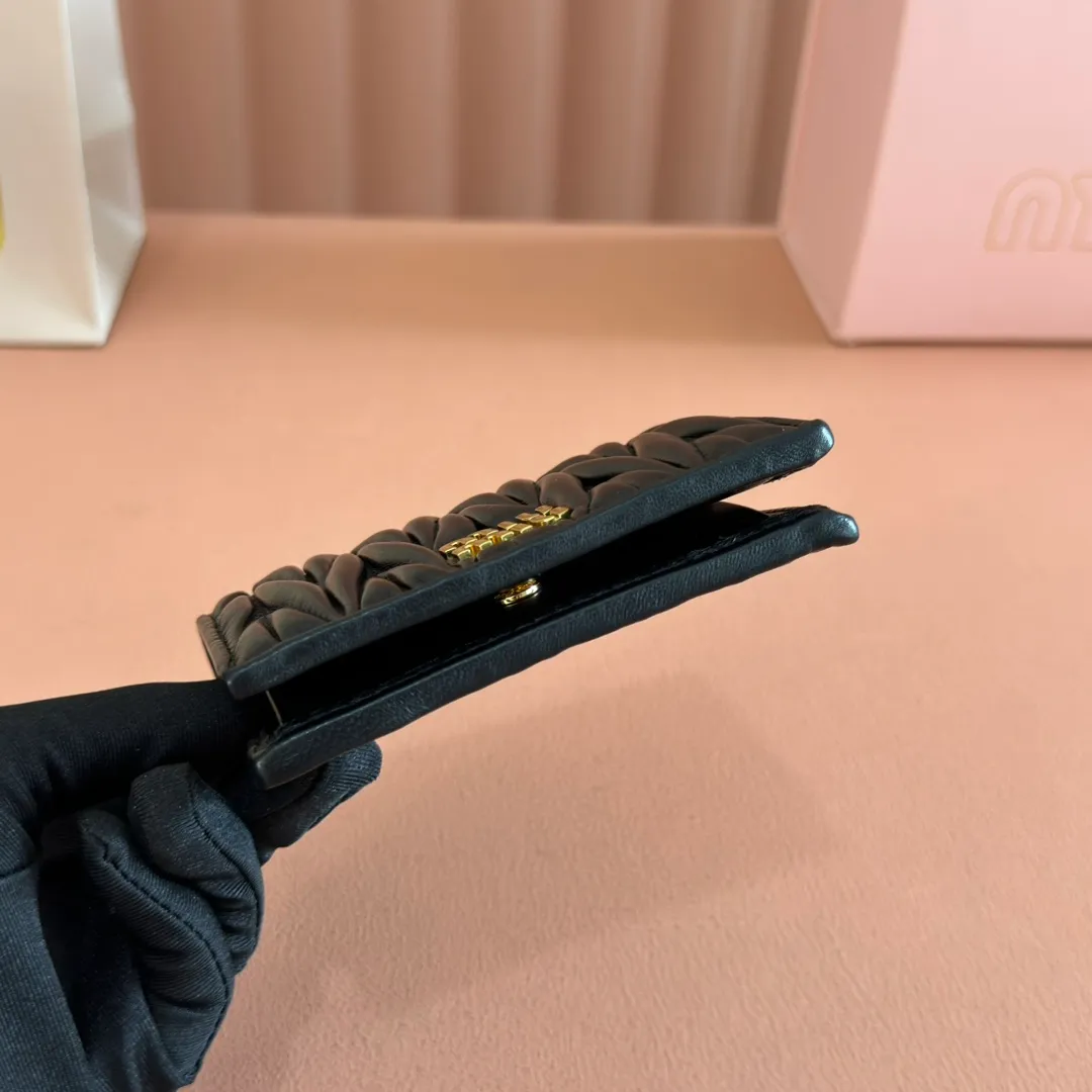 p460. 💋💋💋【Full set of packaging at the counter】🔥 MM latest version pocket wallet💗pocket wallet💗New small wallet at the counter🔥Model: 5MV20g🆕🆕💃💃It is made of imported top-grade sheepskin inside and outside🐮💞Hundred-yuan bills, bank cards, coins, and change can all be stored in it💅💅Size: 11.5 X8 cm.