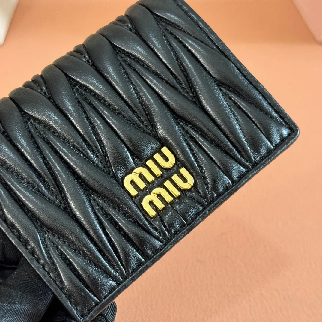 p460. 💋💋💋【Full set of packaging at the counter】🔥 MM latest version pocket wallet💗pocket wallet💗New small wallet at the counter🔥Model: 5MV20g🆕🆕💃💃It is made of imported top-grade sheepskin inside and outside🐮💞Hundred-yuan bills, bank cards, coins, and change can all be stored in it💅💅Size: 11.5 X8 cm.