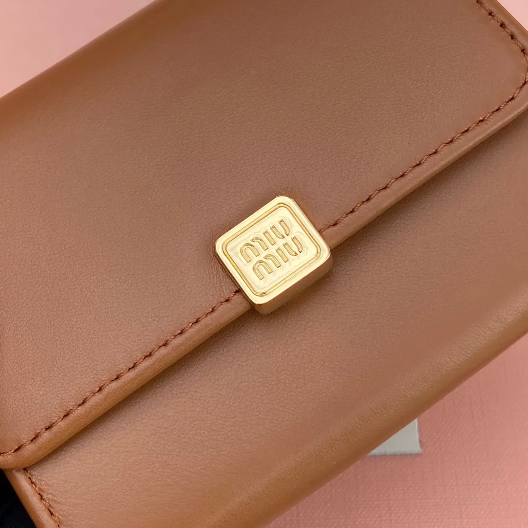 [Special grade hardware original leather] ¥560~ Cognac color imported cowhide card bag - Snap button closure - Metal letter logo - 2 card slots - Lined Size: w8.5×h10.2×2cm No.: 5M104_ MM0220