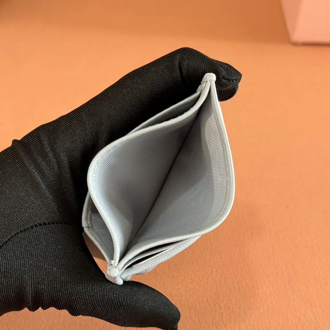 p420. 💋💋💋【Configured with full set of counter packaging】🔥 The latest version of MM cket wallet new card holder, 💗💗 5MV976 gray blue The latest series of card holders in the counter, small and exquisite, double-sided card slots, practical and fashionable design 🔥 Made of top imported lambskin 🎉