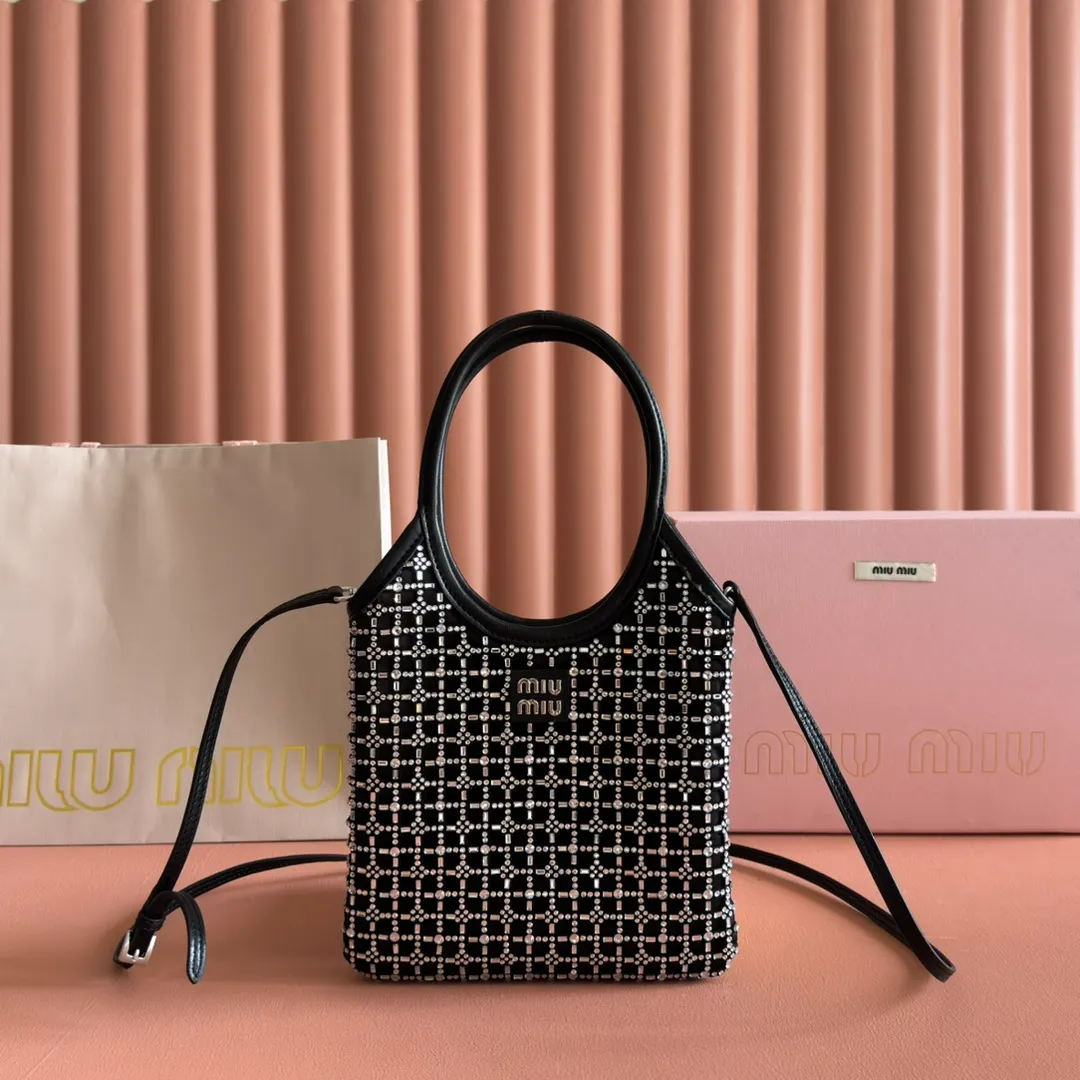 p1360💋💋💋【Full set of counter packaging】5BA281 diamond bag. This handbag is covered with a geometric pattern composed of artificial crystals. The details are exquisite. The classic letter logo adds unique style and recognition. It is equipped with a detachable and adjustable long leather shoulder strap for better practicality. Steel hardware, satin lining, with patch pockets. Size: 20 cm X 24 cm