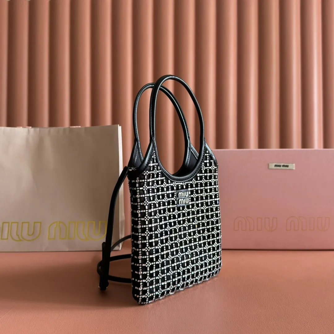 p1360💋💋💋【Full set of counter packaging】5BA281 diamond bag. This handbag is covered with a geometric pattern composed of artificial crystals. The details are exquisite. The classic letter logo adds unique style and recognition. It is equipped with a detachable and adjustable long leather shoulder strap for better practicality. Steel hardware, satin lining, with patch pockets. Size: 20 cm X 24 cm