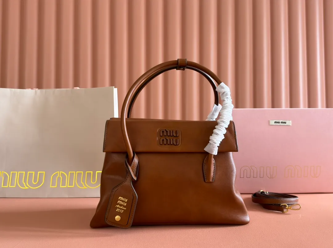 💋💋💋【Full package with counter】Glossy cow leather Solitaire medium handbag 5ba302