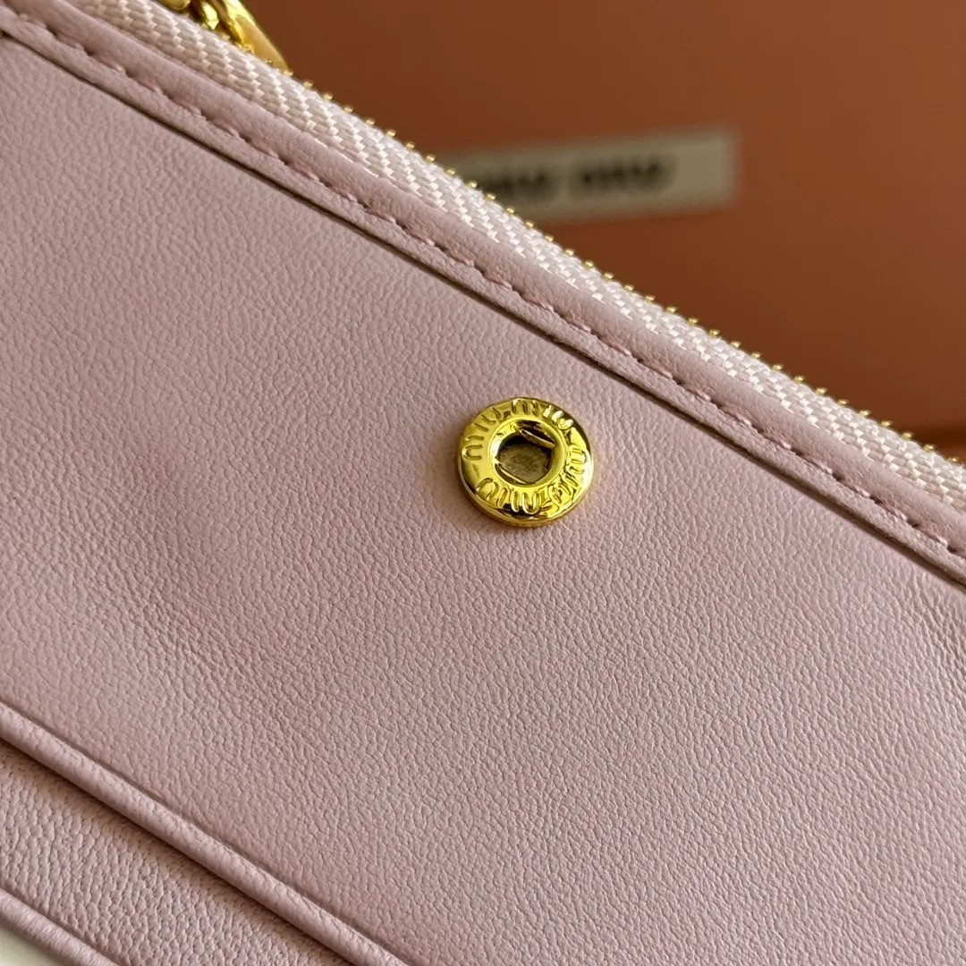 p540💋💋💋[Original configuration counter complete package] New version of the two-fold small wallet pocket wallet counter new small wallet 🔥 Model: 5MV017 is made of imported top-grade sheepskin inside and outside, with multiple card slots on both sides, double zipper compartment design on both sides, larger capacity, internal pressure 198A hundred-yuan notes, bank cards, coins, and change can be collected in it, highly practical, size: 11.5 X8 cm