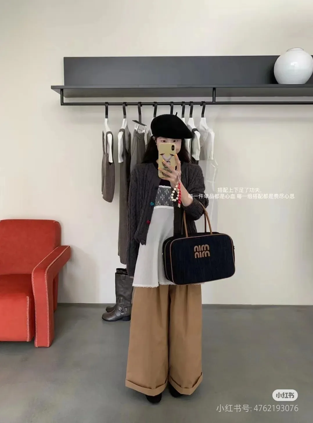p1760. MIU's new product [Original leather with counter packaging] Beau denim handbag/shoulder bag~Whiskey frosted [New version briefcase] 5bb117 This Beau handbag is made of soft and smooth cow leather, with exquisite details such as gold-plated hardware and accessories, and the embossed letter logo highlights the classic style. Size:W34×H23×D10cm