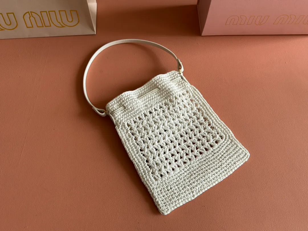 p1120💋💋💋【Full set of packaging at the counter】5ND016 new lucky bag woven bag, custom-made raffia imported from Japan, non-common PP grass on the market, the material is the same, the overall bag is small and exquisite, with leather shoulder strap for better practicality, it can be carried in the hand or under the armpit when going out in summer, size: 20 X 23 cm
