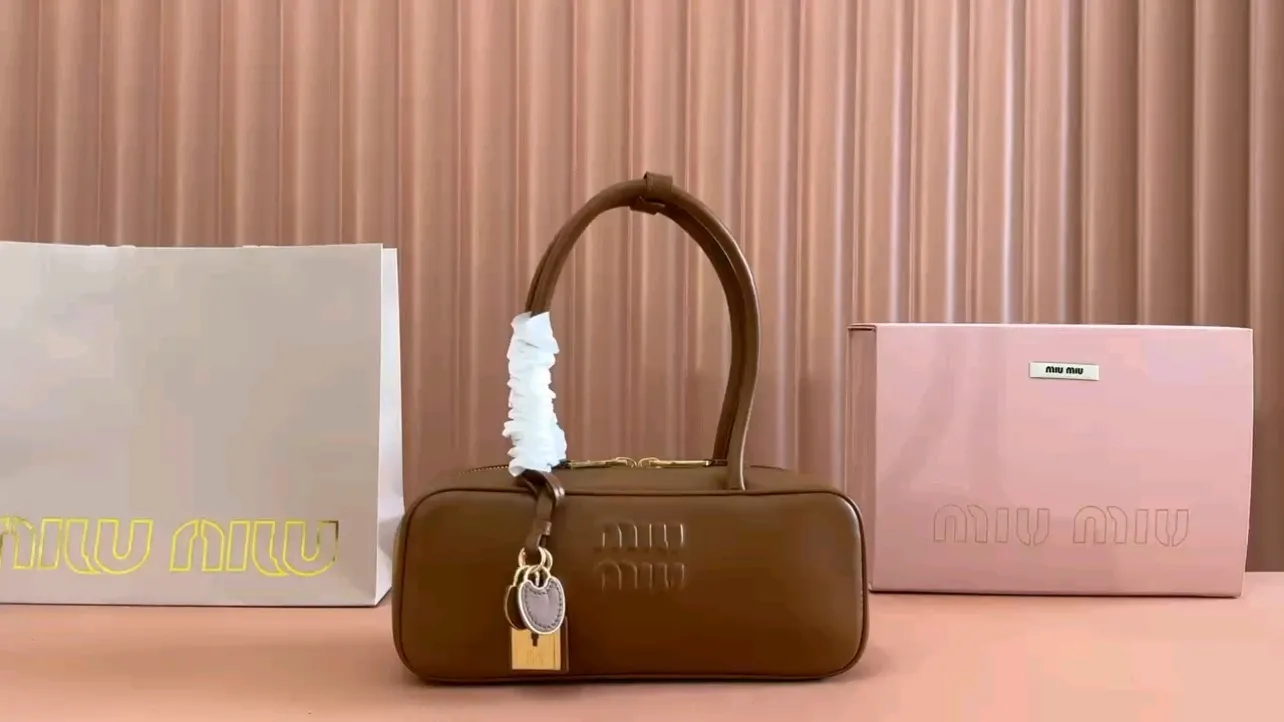 💋💋💋【New Product】Miu’s popular 👉Beau leather handbag has been shipped. Four colors/original leather is shipped! 🐲Model: 5BB173, combined short video