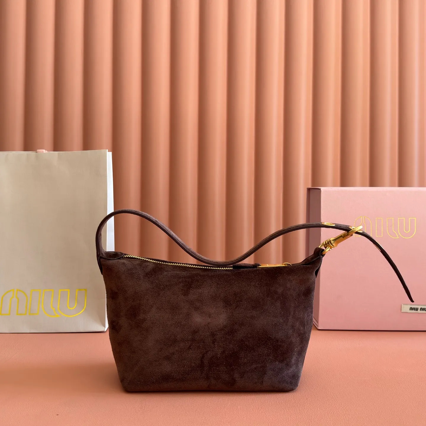 p1160💋💋💋【Full set of packaging at the counter】5NE841, new lunch box bag, frosted front with iconic Miu logo, cotton lining, ultra-light, large capacity, looks good with any combination, suitable for all seasons, size: bottom length 19cm, opening width 25.5cm, height 14cm, bottom width 10cm