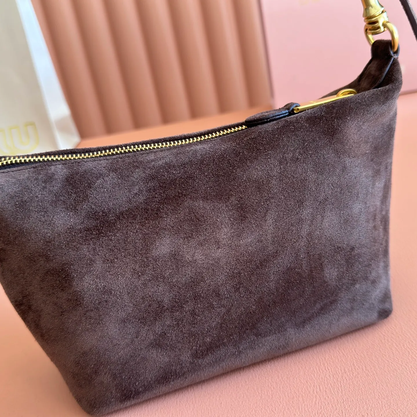 p1160💋💋💋【Full set of packaging at the counter】5NE841, new lunch box bag, frosted front with iconic Miu logo, cotton lining, ultra-light, large capacity, looks good with any combination, suitable for all seasons, size: bottom length 19cm, opening width 25.5cm, height 14cm, bottom width 10cm