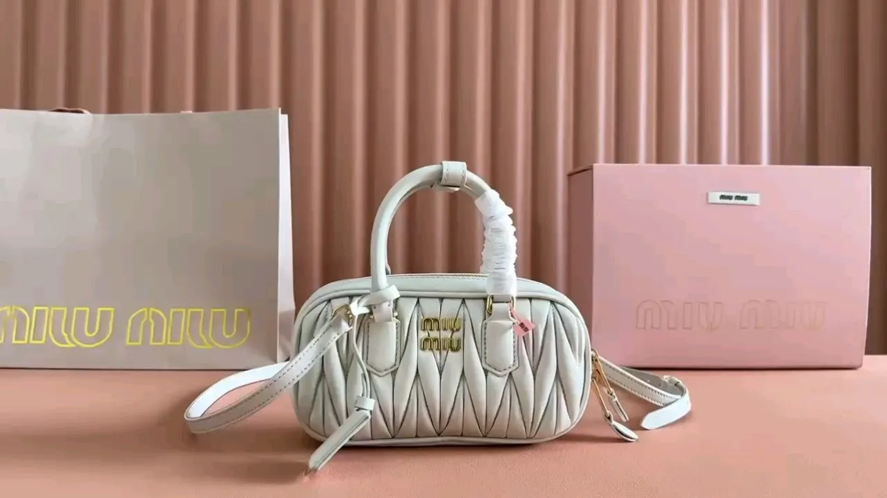 💋💋💋[Equipped with full counter packaging, premium hardware and original leather] Arcadie sheepskin mini (19cm) bowling handbag/crossbody bag~