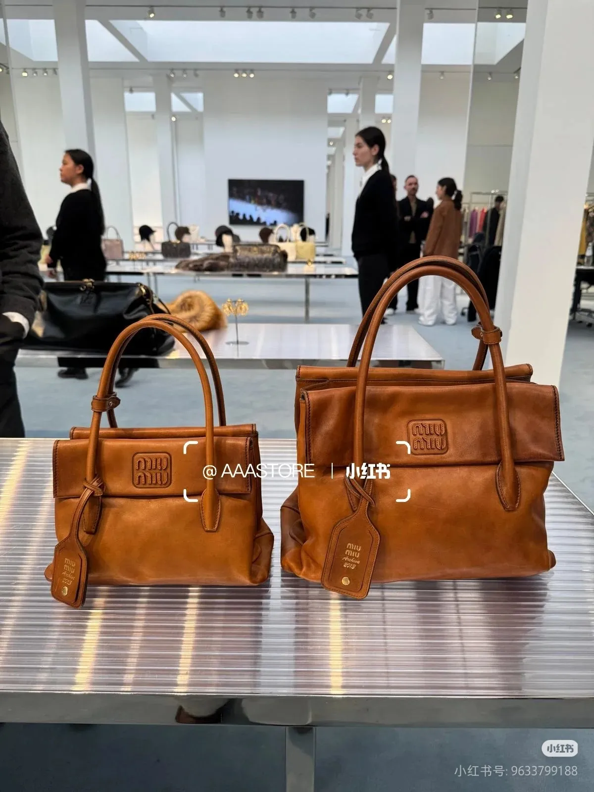 💋💋💋【Full package with counter】Glossy cow leather Solitaire small handbag 5ba301