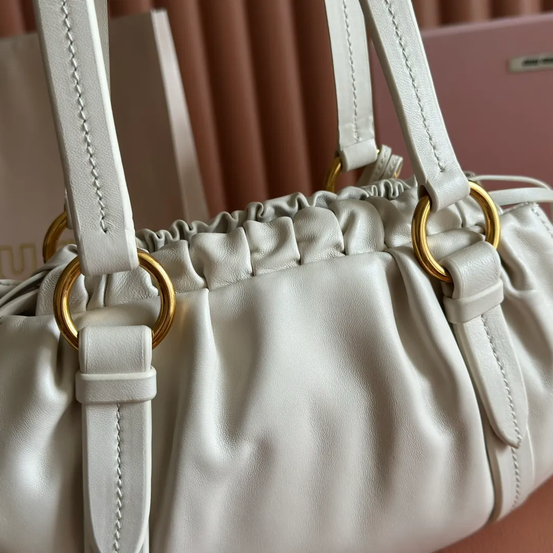 p1800💋💋💋[Full set of packaging at the counter] 5BG306 (shipped with plate-aligned oblique mouth and oil edge) MIU second-hand armpit dumpling bag, brand new soft sheepskin full of retro and nostalgic style, matched with steel aged metal hardware, the texture is high-end and elegant, the bag mouth adopts a drawstring girdle design, the fine pleated lace is three-dimensional and playful, high-end yet lazy and casual, the interior is made of new striped canvas, equipped with a zipper compartment, the unique design looks good on anyone who uses it, size 32X 16X10.5 cm