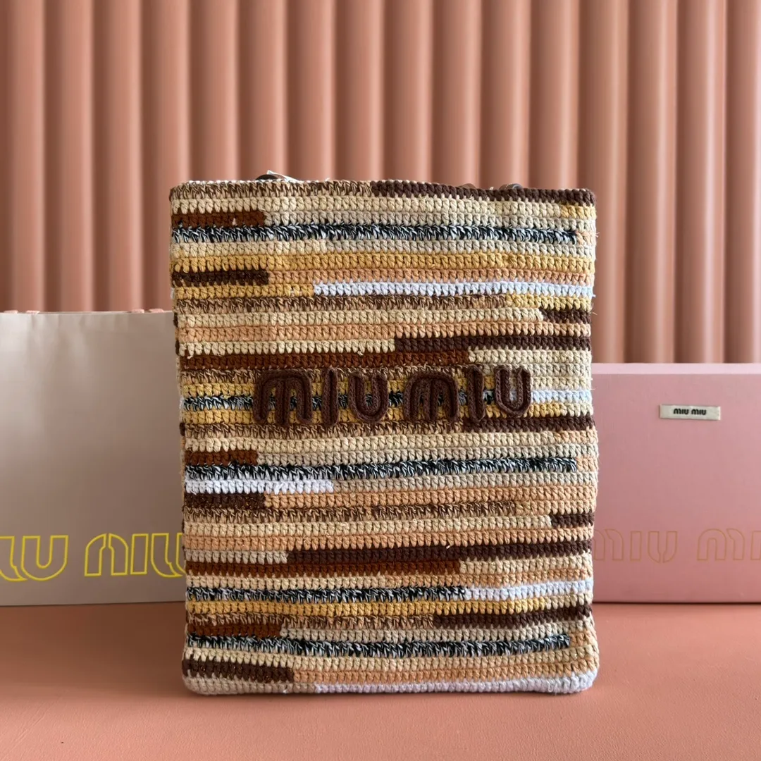p1700💋💋💋【Full set of packaging at the counter】5BG248, super heavy-duty handmade rainbow woven bag, crocheted with multiple colors of cotton thread, hand-made is very complex, new front iconic Miu Miu embroidery, cotton lining, super light, super large capacity, small size vertical version is more adaptable, it is an excellent choice for work, commuting and traveling, suitable for all seasons, the real thing is super beautiful, size: 30X38CM