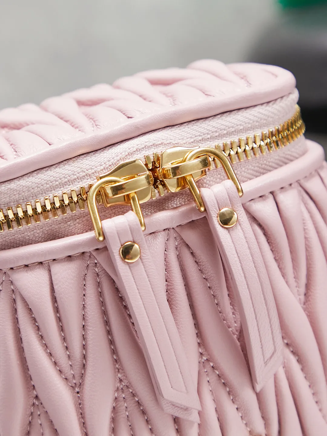 All categories Official website "Brand Women's Bags" Women's Bags 💙 miumiu 2026 new MIUMIU super mini cosmetic bag