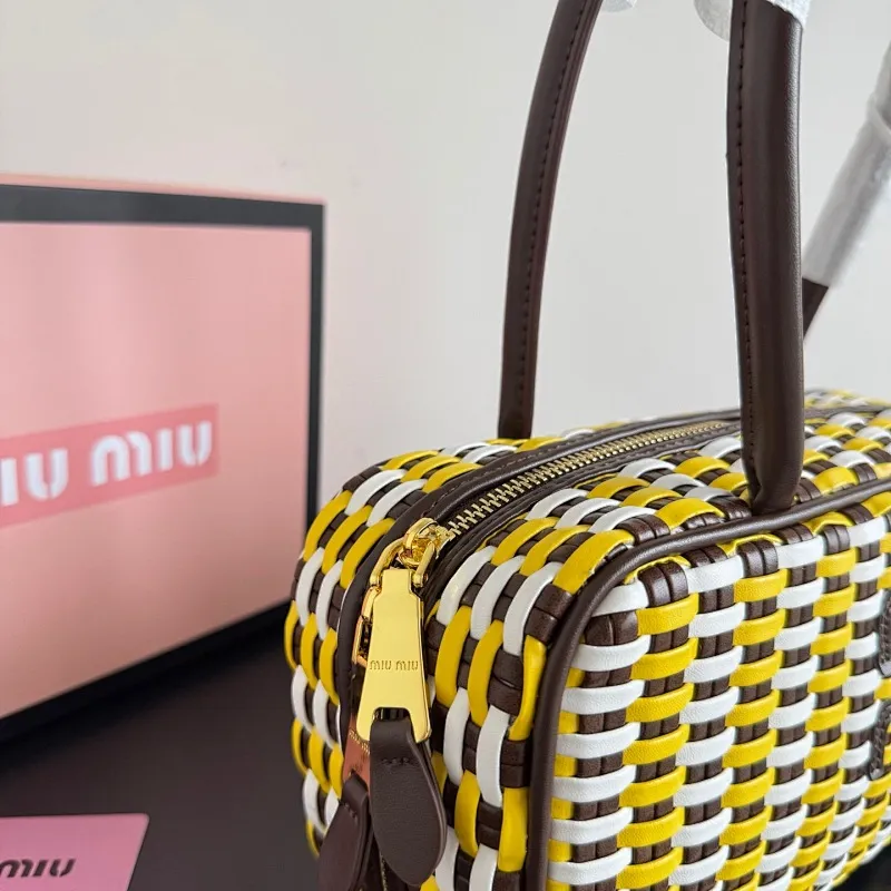 All categories Official website "Brand Women's Bags" Women's Bags 💙 miumiu 2025 new MiuMiu straw bag