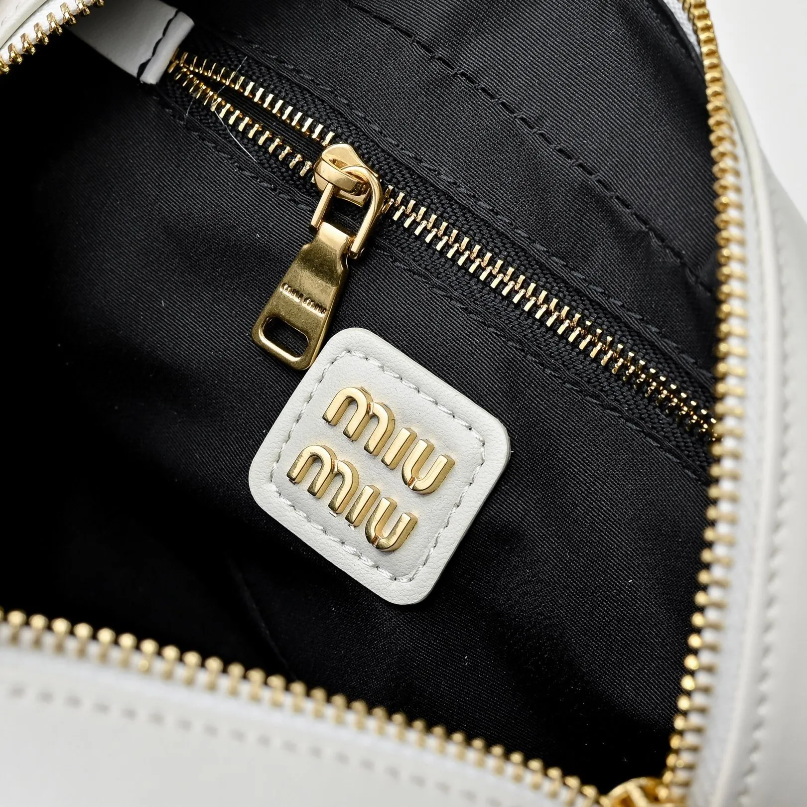 All categories Official website "Brand Women's Bags" Women's Bags 💙 miumiu 2025 new MIUMIU handbags