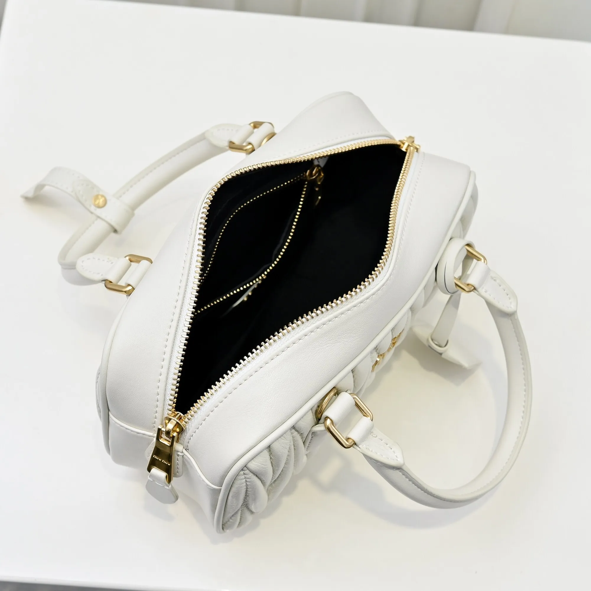 All categories Official website "Brand Women's Bags" Women's Bags 💙 miumiu 2025 new MIUMIU handbags