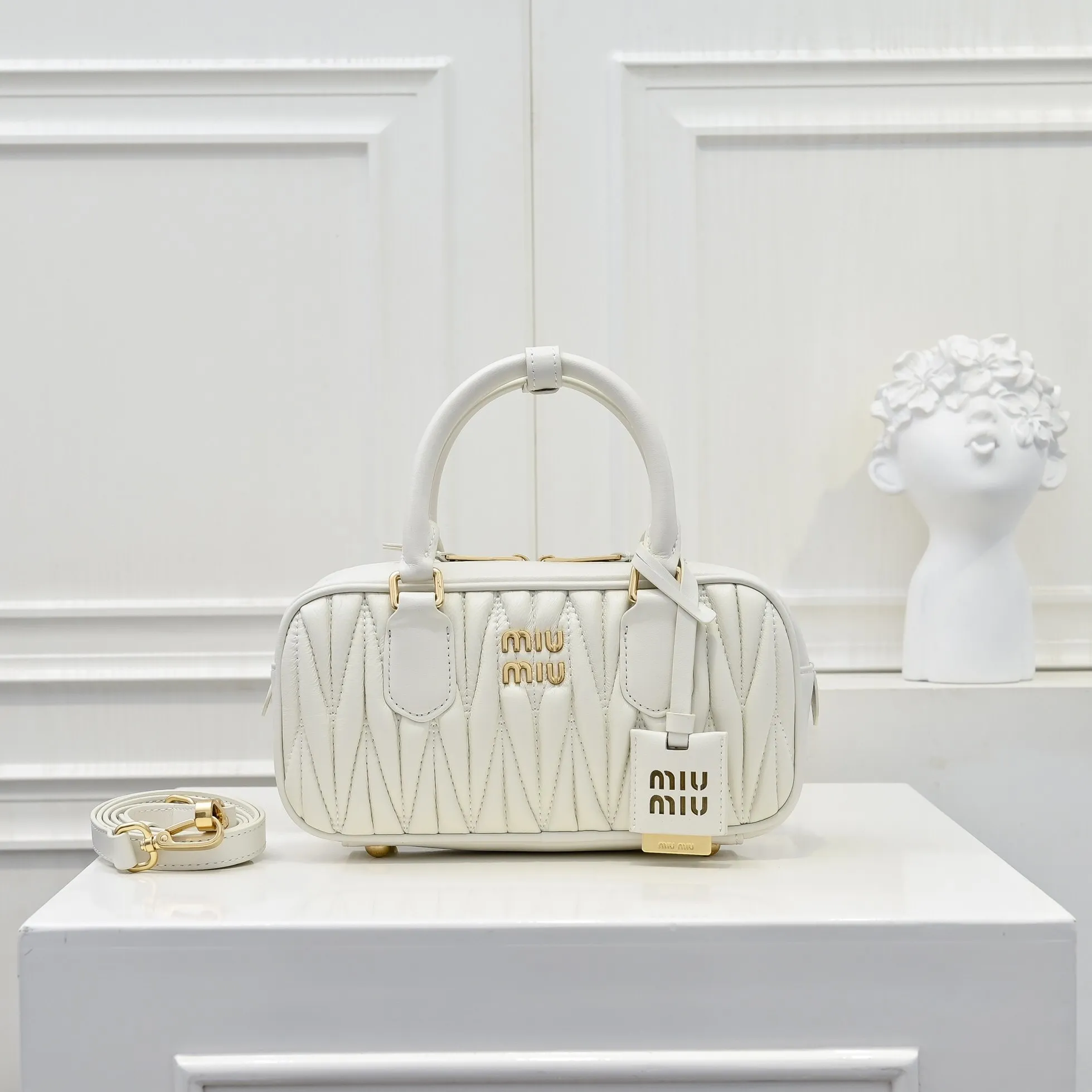 All categories Official website "Brand Women's Bags" Women's Bags 💙 miumiu 2025 new MIUMIU handbags