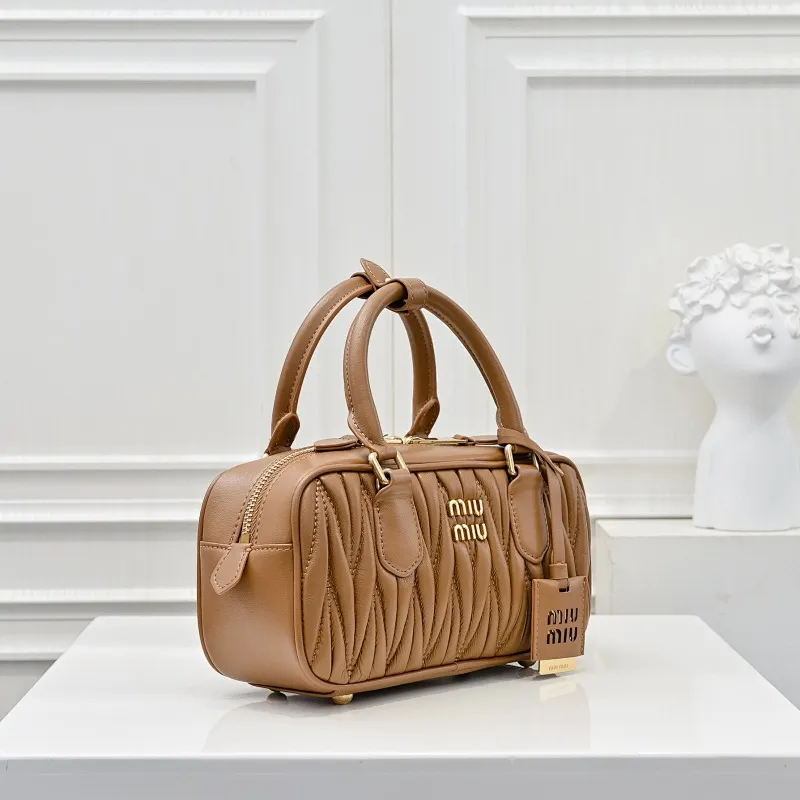 All categories Official website "Brand Women's Bags" Women's Bags 💙 miumiu 2025 new MIUMIU handbags