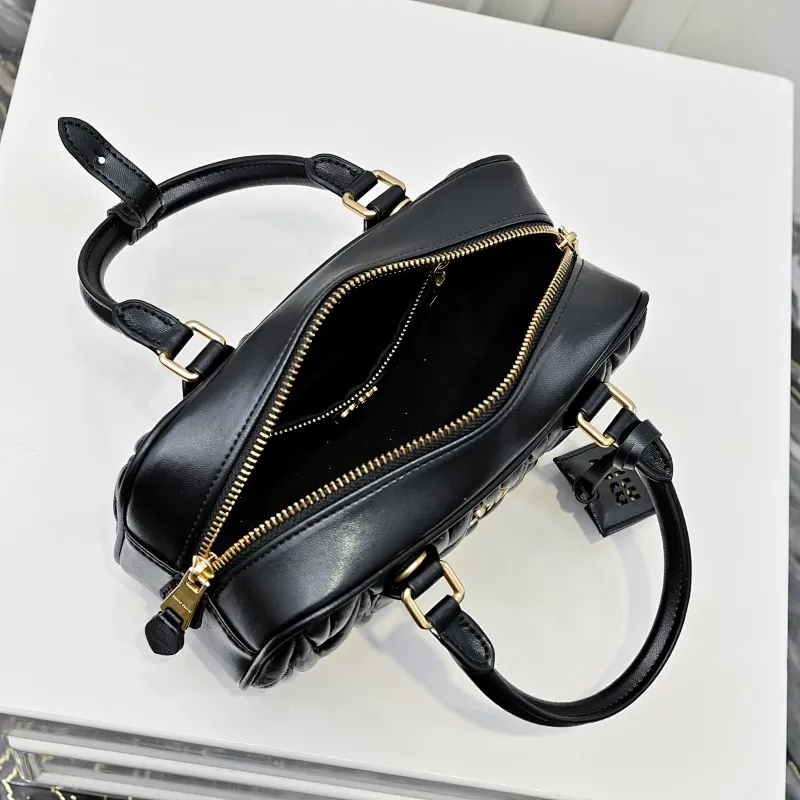All categories Official website "Brand Women's Bags" Women's Bags 💙 miumiu 2025 new MIUMIU handbags