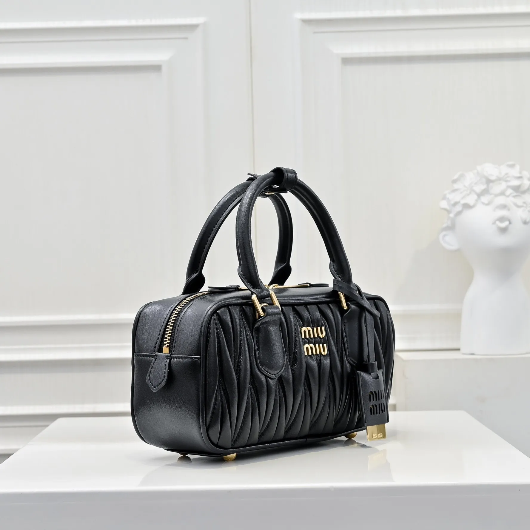 All categories Official website "Brand Women's Bags" Women's Bags 💙 miumiu 2025 new MIUMIU handbags