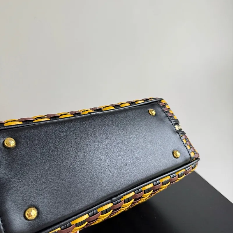All categories Official website "Brand Women's Bags" Women's Bags 💙 miumiu 2025 new MiuMiu straw bag