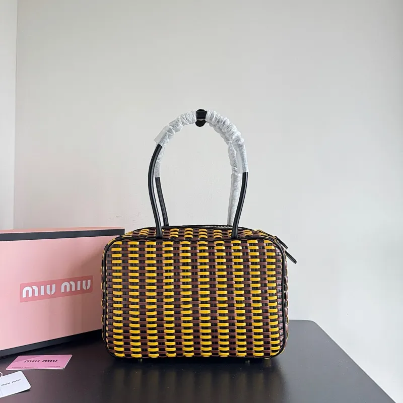All categories Official website "Brand Women's Bags" Women's Bags 💙 miumiu 2025 new MiuMiu straw bag
