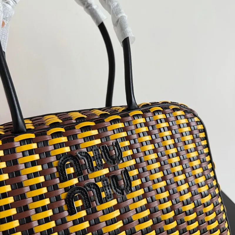 All categories Official website "Brand Women's Bags" Women's Bags 💙 miumiu 2025 new MiuMiu straw bag