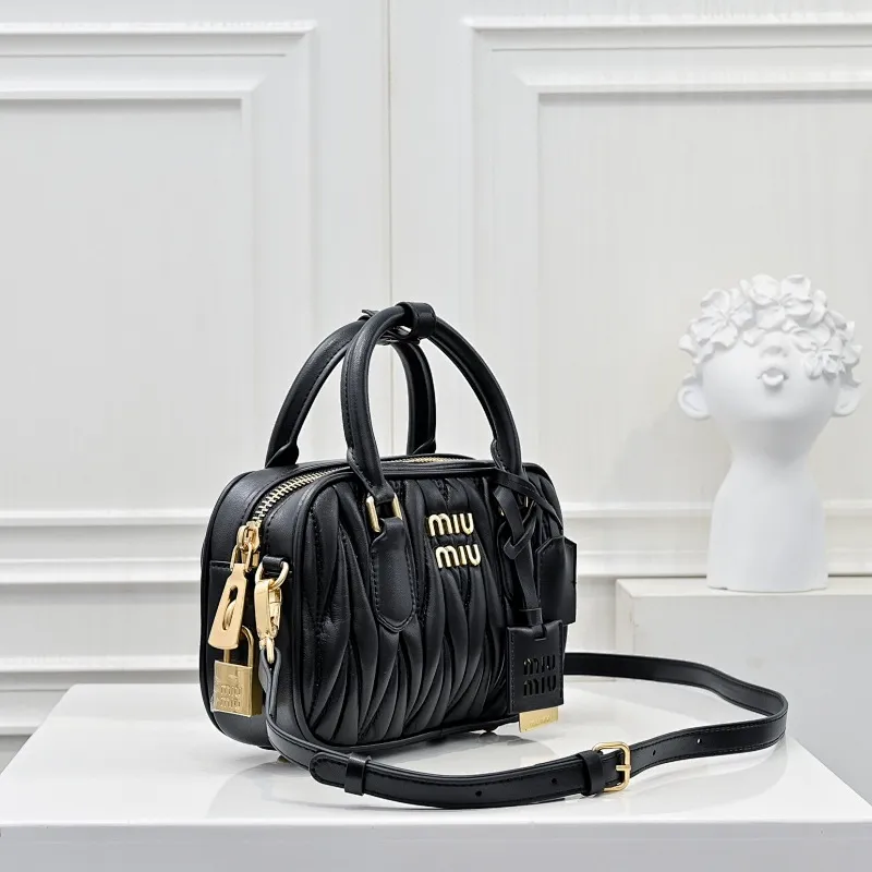 All categories Official website "Brand Women's Bags" Women's Bags 💙 miumiu 2025 new MIUMIU handbags