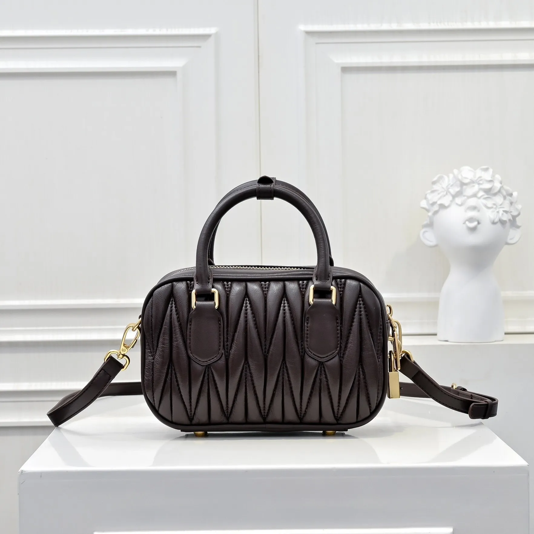 All categories Official website "Brand Women's Bags" Women's Bags 💙 miumiu 2025 new MIUMIU handbags