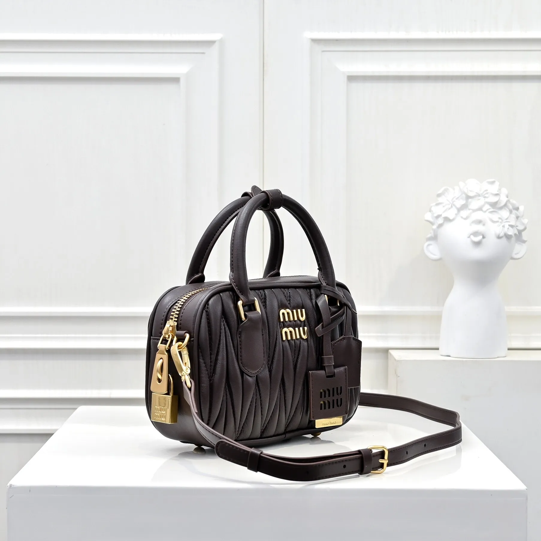 All categories Official website "Brand Women's Bags" Women's Bags 💙 miumiu 2025 new MIUMIU handbags