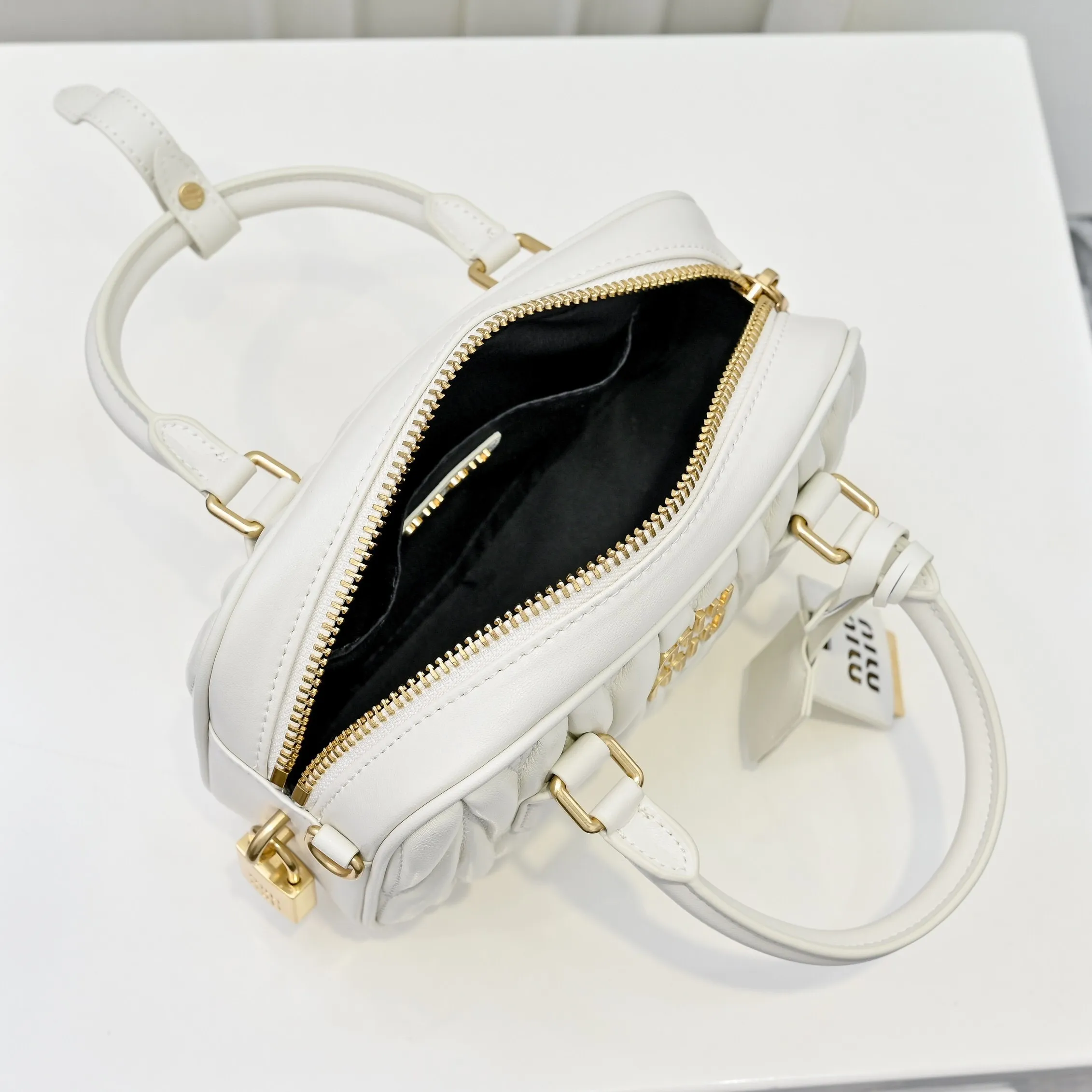 All categories Official website "Brand Women's Bags" Women's Bags 💙 miumiu 2025 new MIUMIU handbags