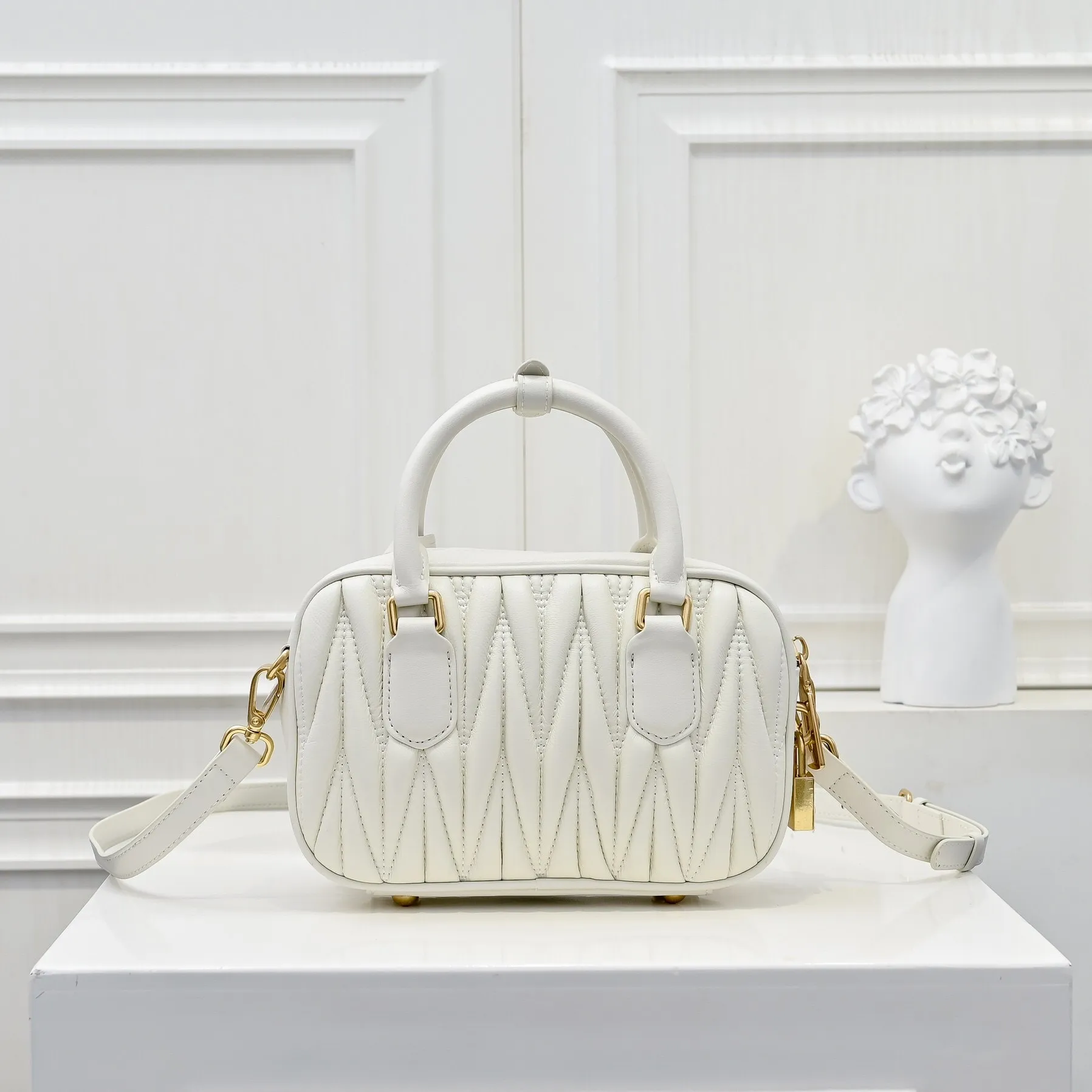 All categories Official website "Brand Women's Bags" Women's Bags 💙 miumiu 2025 new MIUMIU handbags
