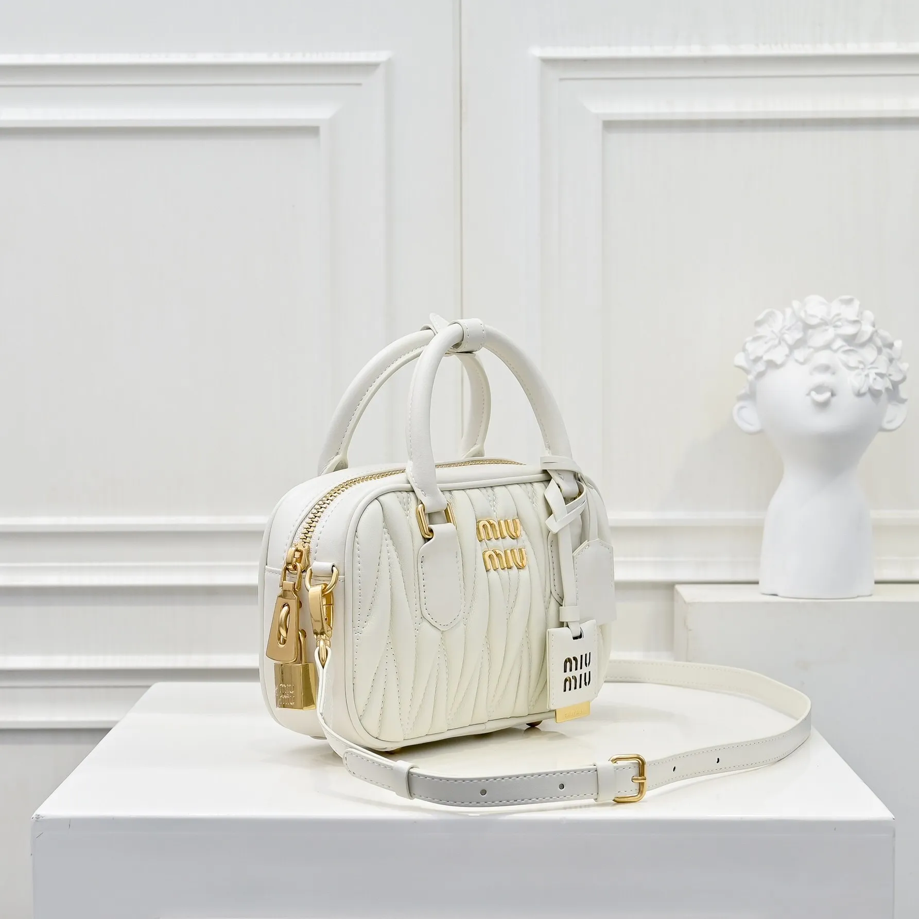 All categories Official website "Brand Women's Bags" Women's Bags 💙 miumiu 2025 new MIUMIU handbags