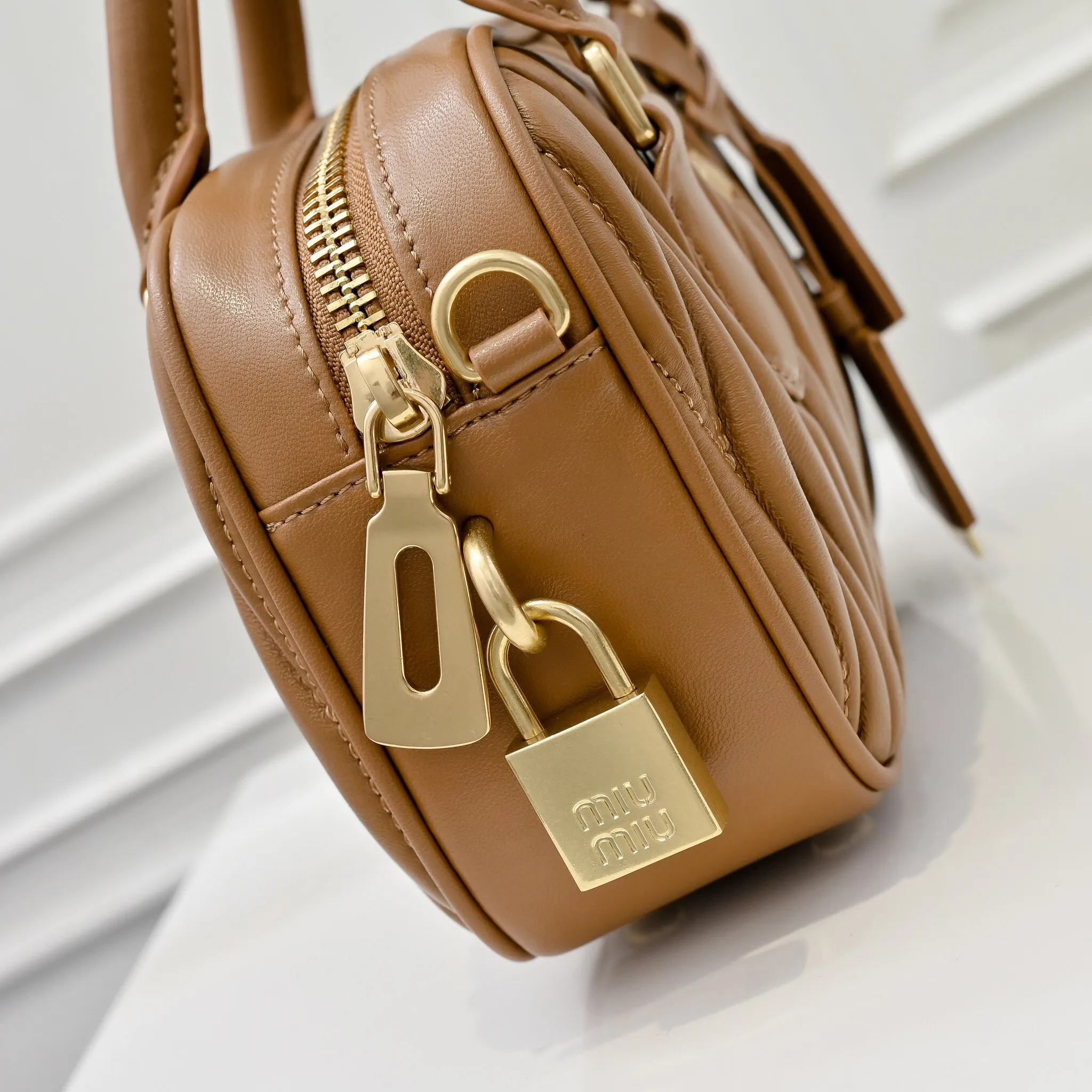 All categories Official website "Brand Women's Bags" Women's Bags 💙 miumiu 2025 new MIUMIU handbags