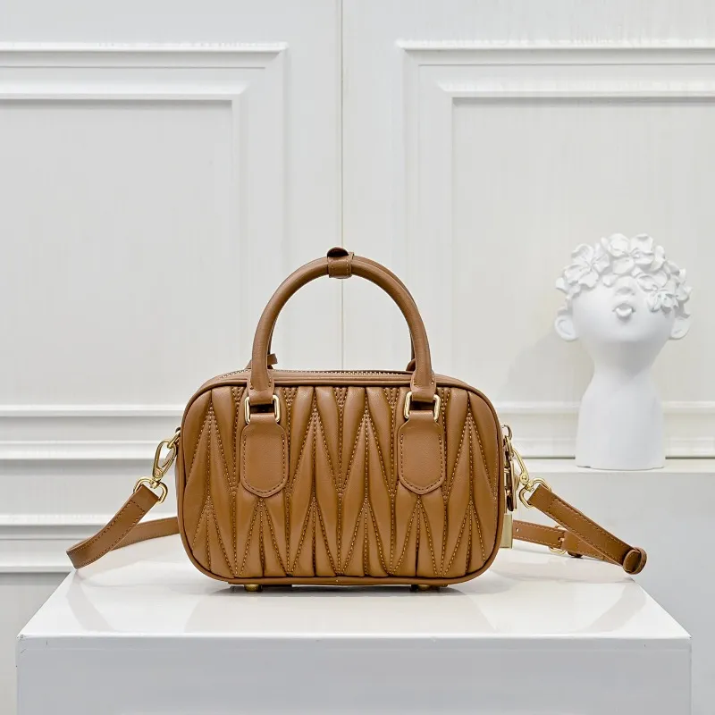 All categories Official website "Brand Women's Bags" Women's Bags 💙 miumiu 2025 new MIUMIU handbags