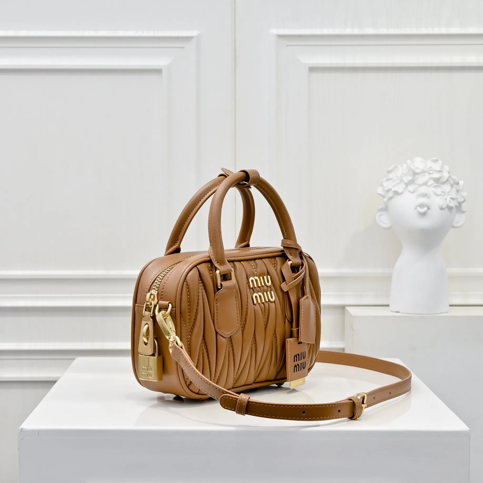 All categories Official website "Brand Women's Bags" Women's Bags 💙 miumiu 2025 new MIUMIU handbags