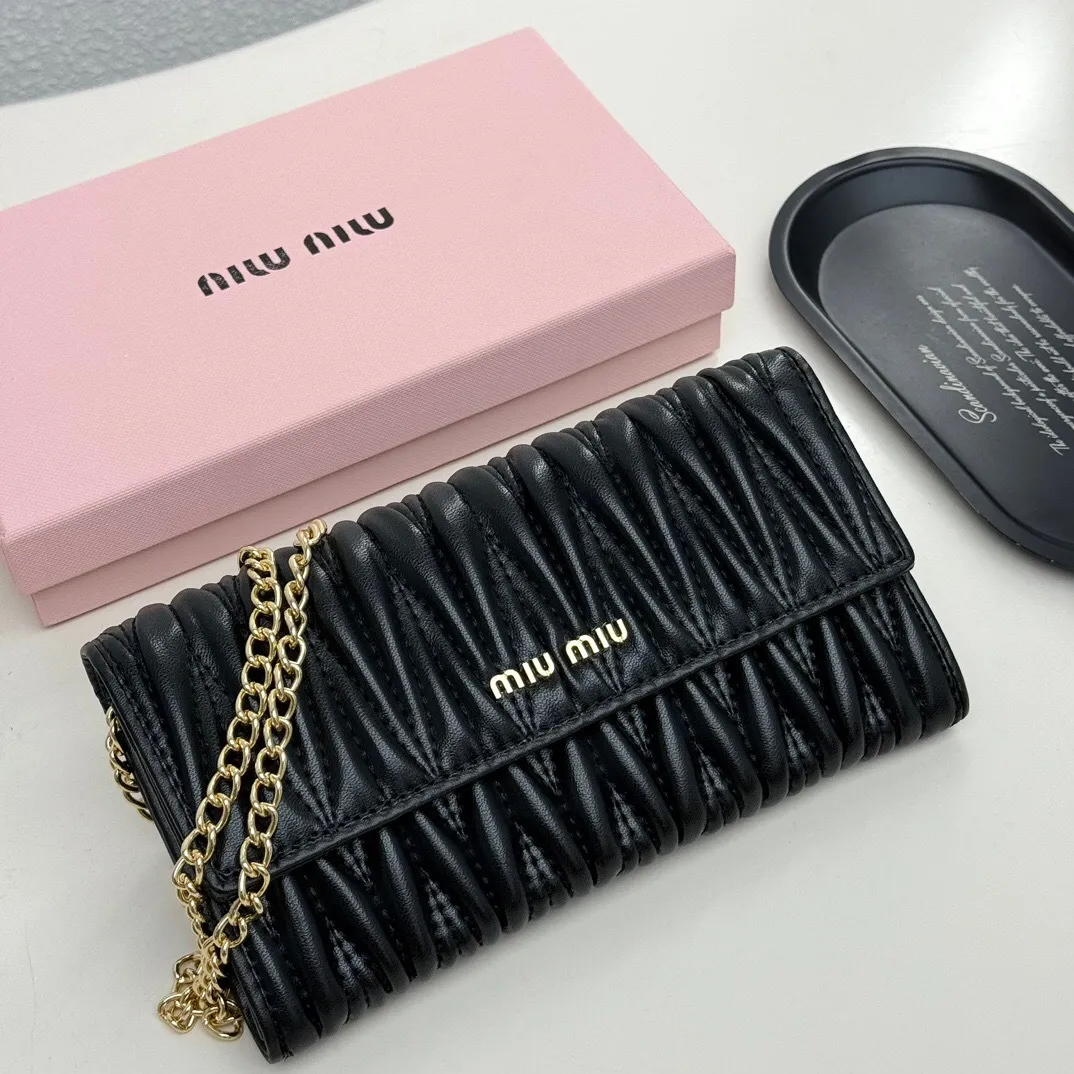 All categories Official website "Brand Women's Bags" Women's Bags 💙 miumiu 2025 new MIUMIU crossbody bag