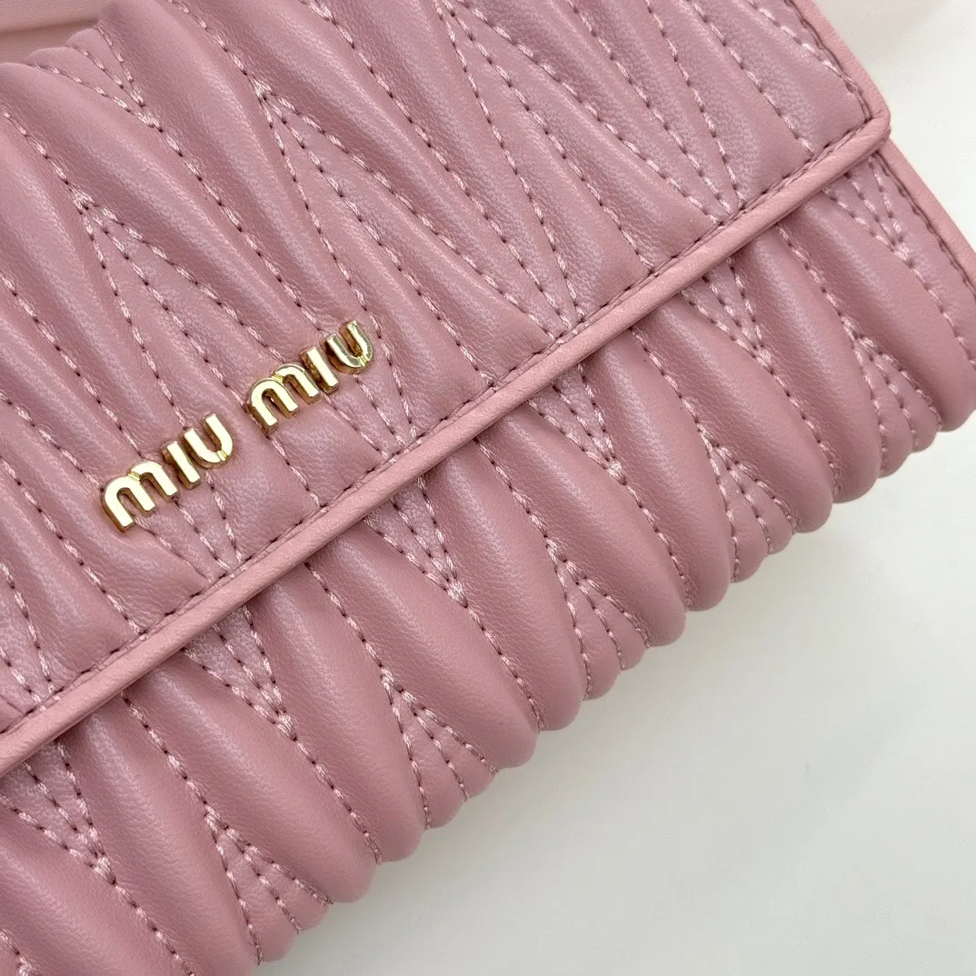 All categories Official website "Brand Women's Bags" Women's Bags 💙 miumiu 2025 new MIUMIU crossbody bag