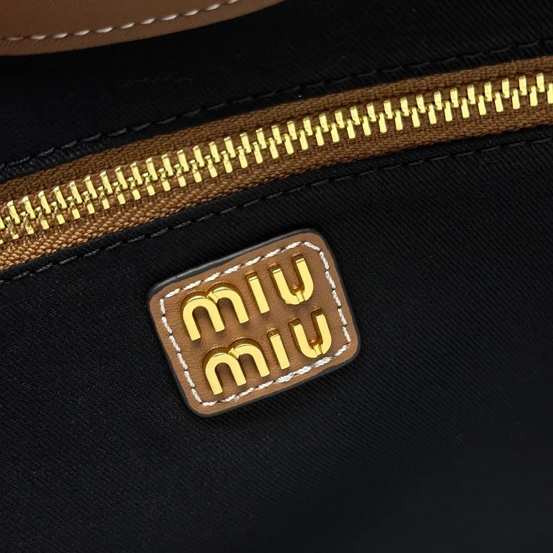 All Categories Official Website "Brand Women's Bags" Women's Bags 💙 miumiu 2026 Official Website miumiu Isetan Limited Tote Bag