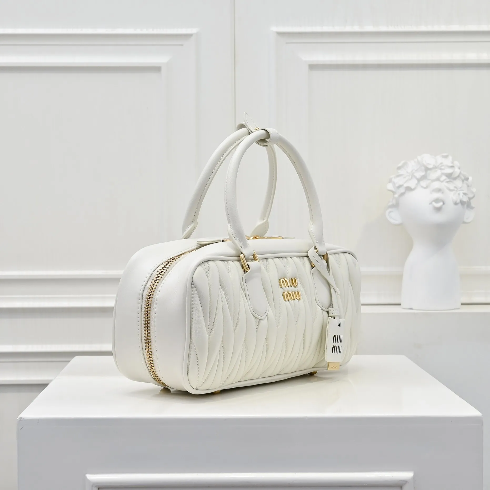 All categories Official website "Brand Women's Bags" Women's Bags 💙 miumiu 2025 new MIUMIU handbags