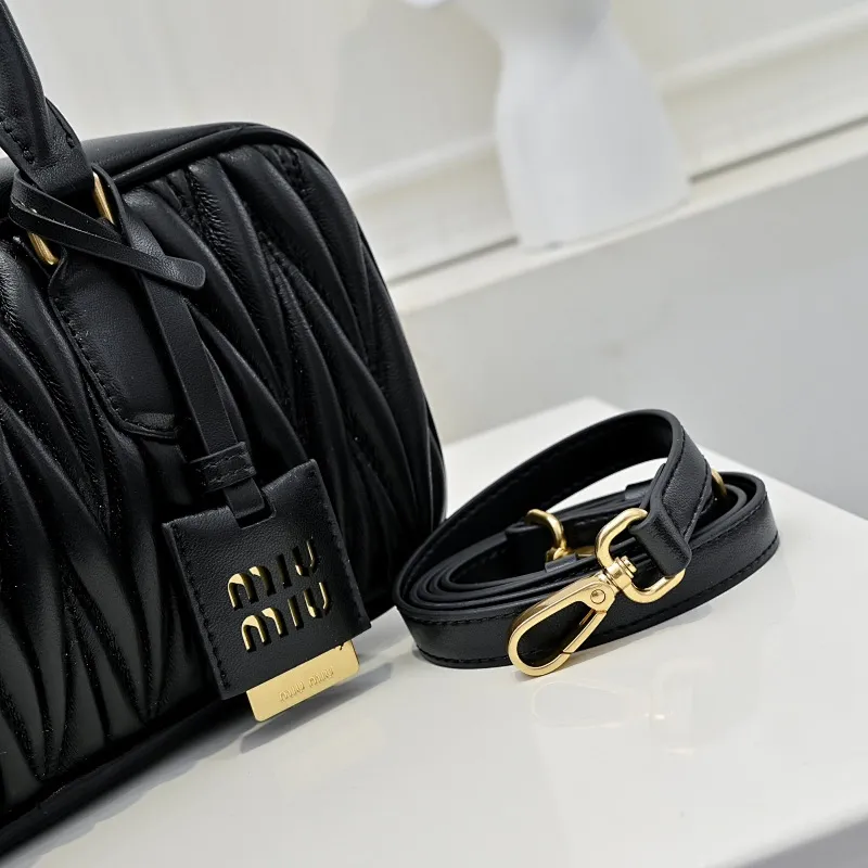 All categories Official website "Brand Women's Bags" Women's Bags 💙 miumiu 2025 new MIUMIU handbags