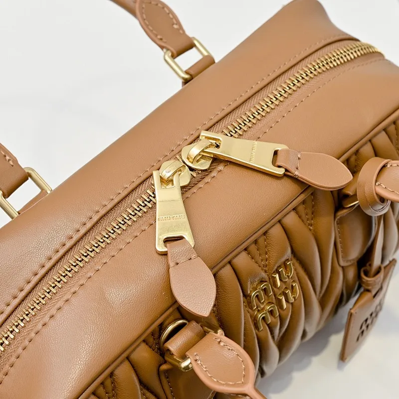 All categories Official website "Brand Women's Bags" Women's Bags 💙 miumiu 2025 new MIUMIU handbags