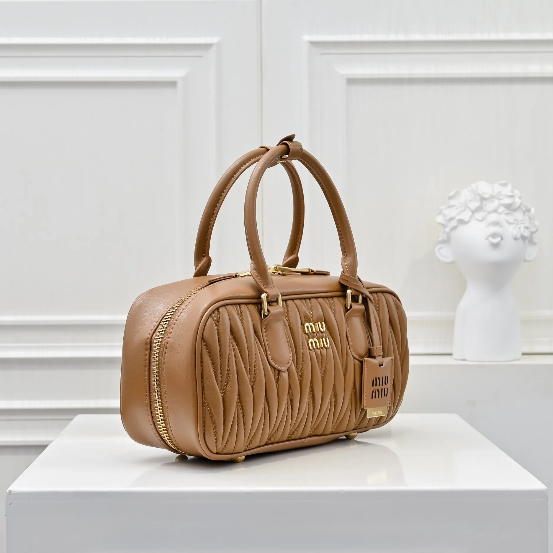 All categories Official website "Brand Women's Bags" Women's Bags 💙 miumiu 2025 new MIUMIU handbags
