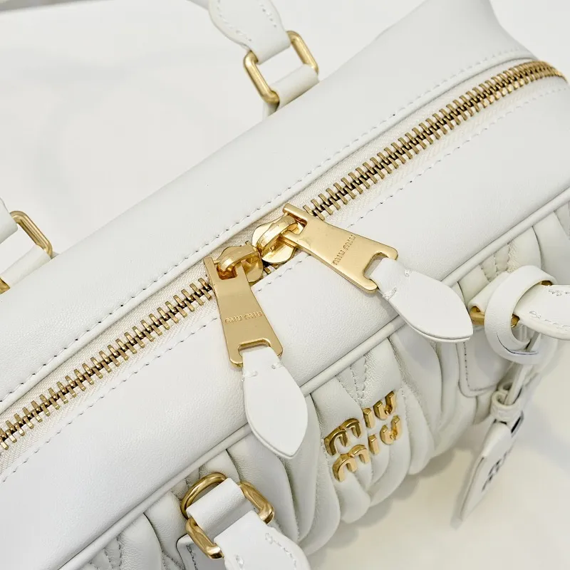 All categories Official website "Brand Women's Bags" Women's Bags 💙 miumiu 2025 new MIUMIU handbags