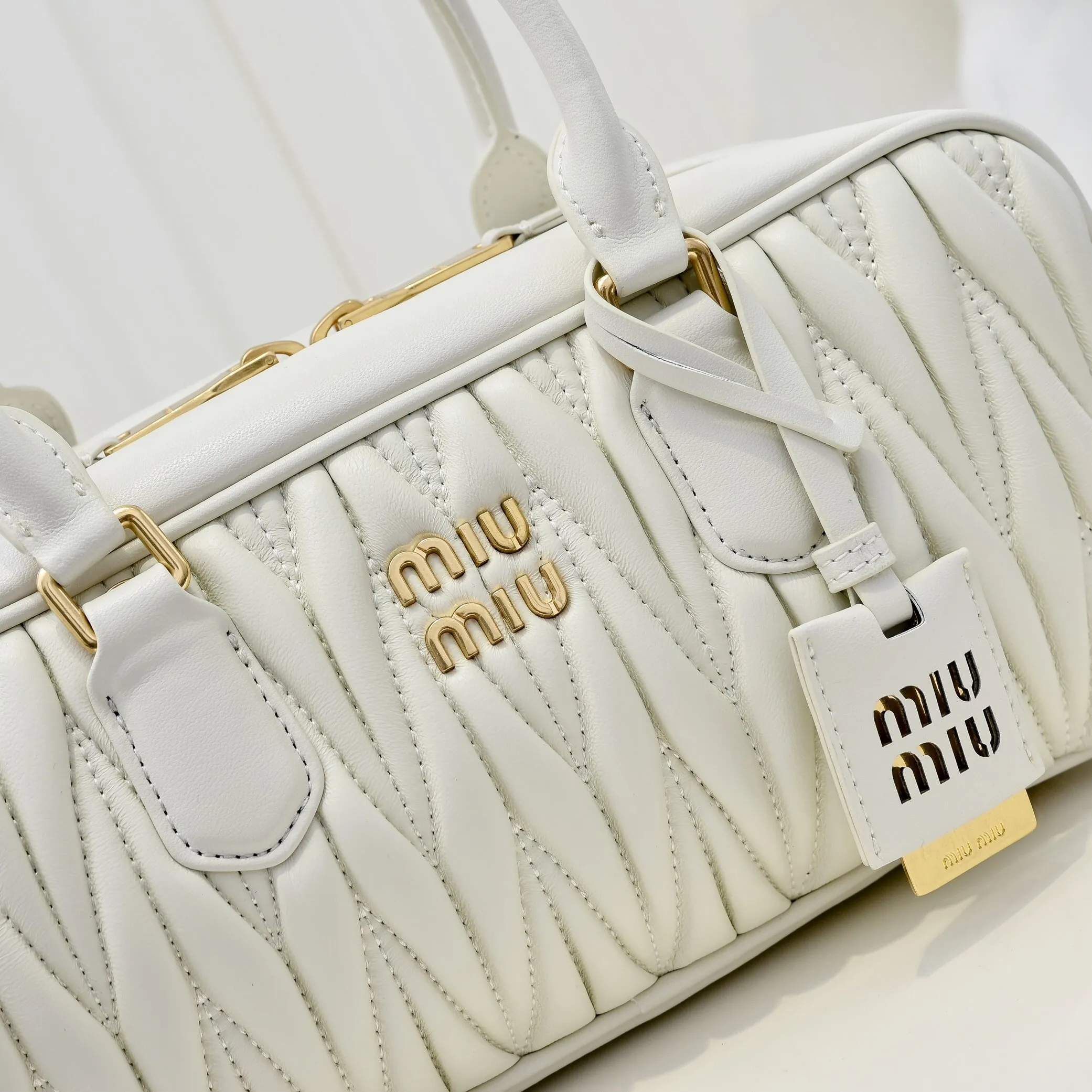 All categories Official website "Brand Women's Bags" Women's Bags 💙 miumiu 2025 new MIUMIU handbags