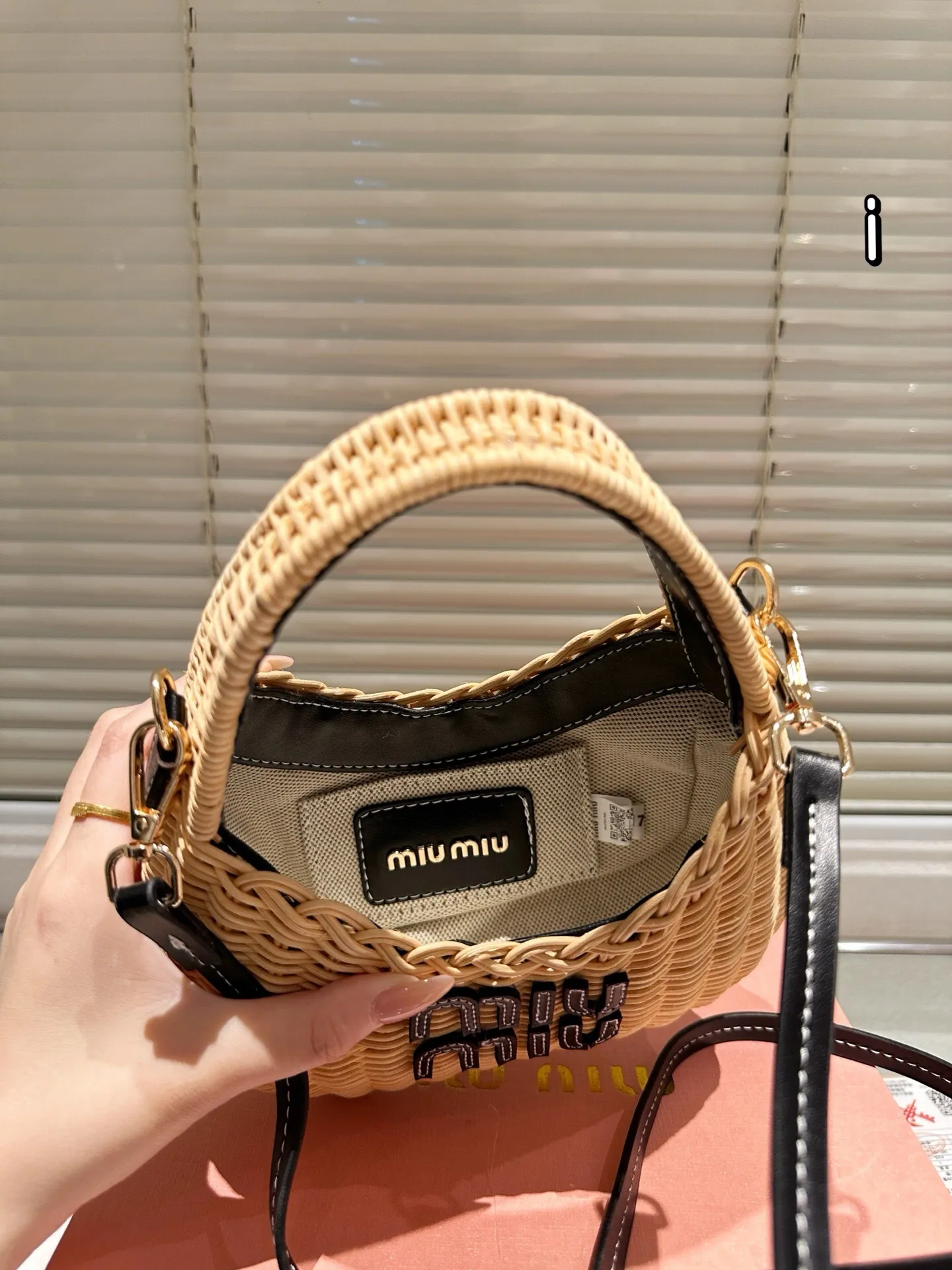 All categories Official website "Brand Women's Bags" Women's Bags 💙 miumiu 2025 new MIUMIU crossbody bag