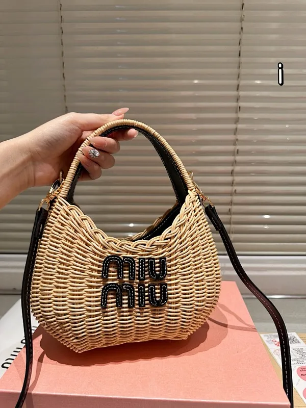 All categories Official website "Brand Women's Bags" Women's Bags 💙 miumiu 2025 new MIUMIU crossbody bag