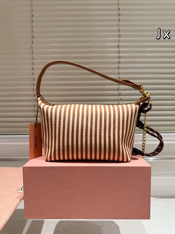 All categories Official website "Brand Women's Bags" Women's Bags 💙 miumiu 2025 new miumiu lunch box bag